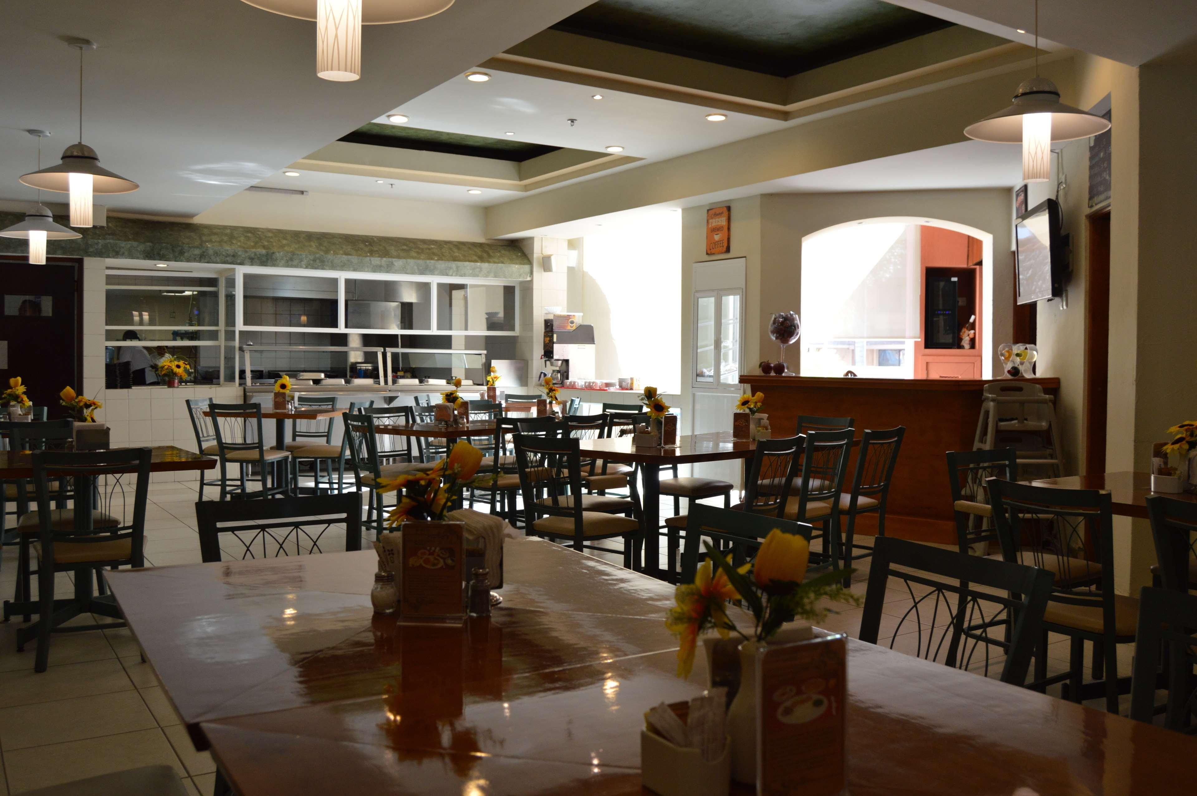 Montemorelos Best Western Bazarell Inn מראה חיצוני תמונה
