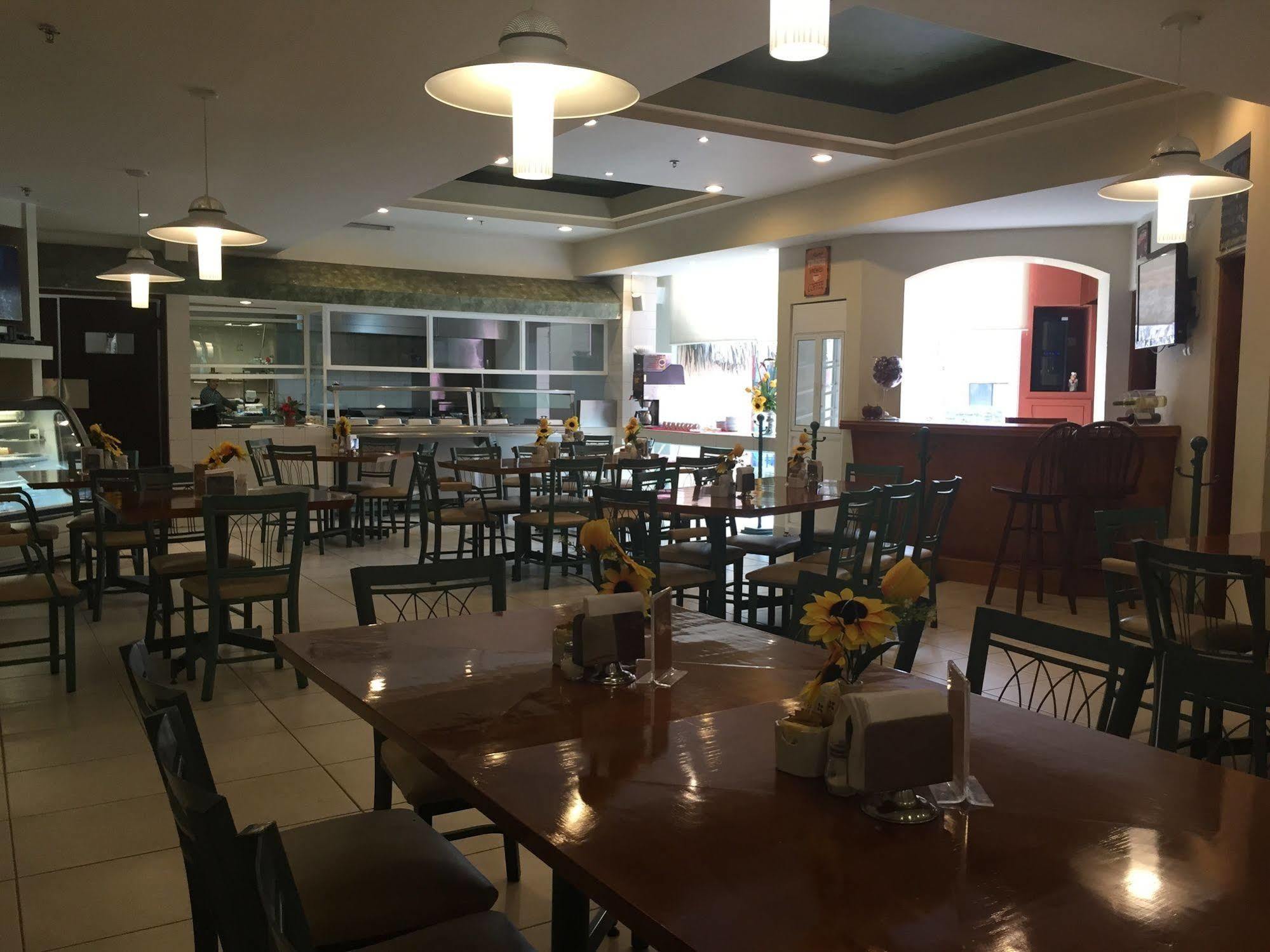 Montemorelos Best Western Bazarell Inn מראה חיצוני תמונה