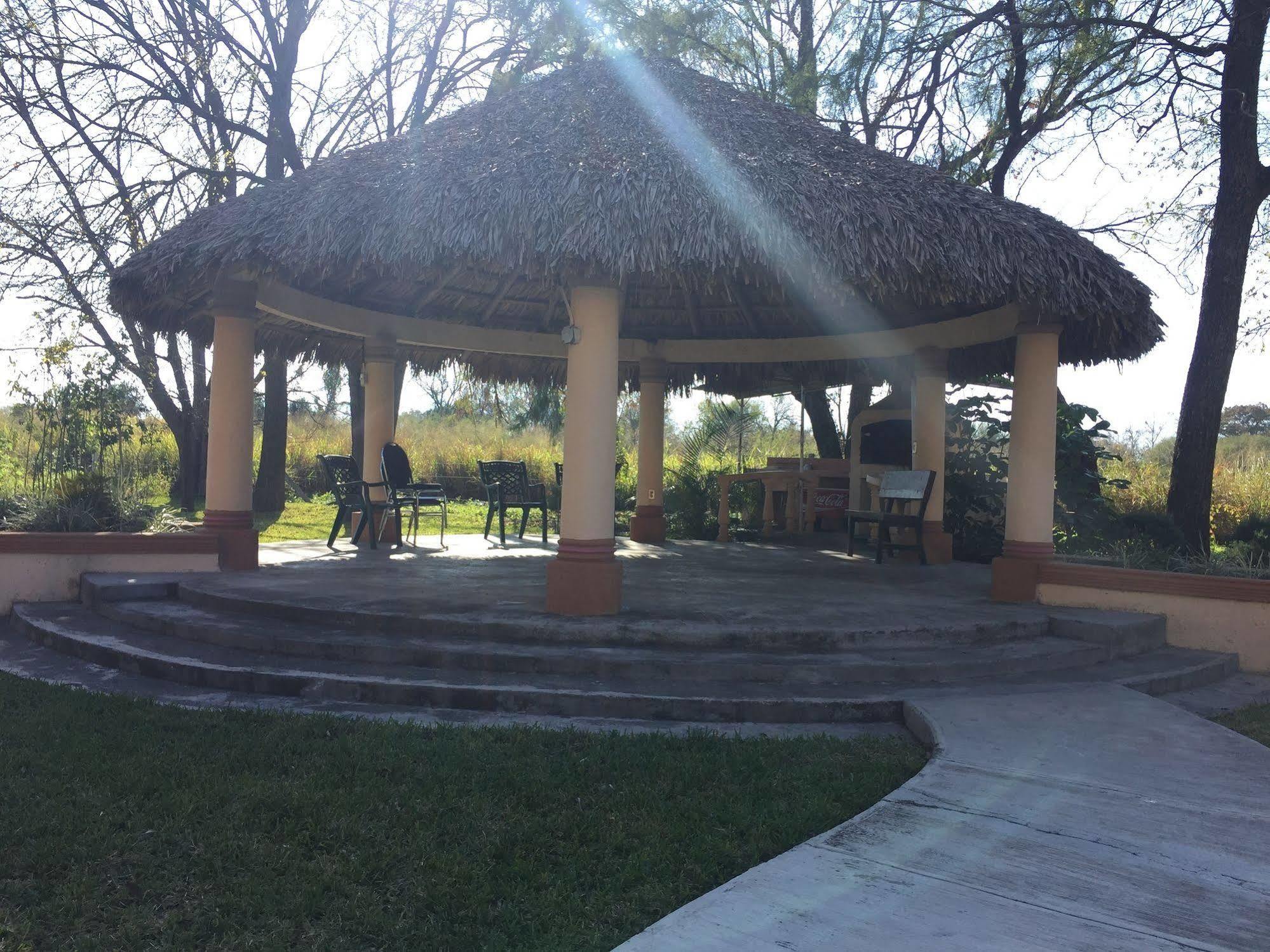 Montemorelos Best Western Bazarell Inn מראה חיצוני תמונה