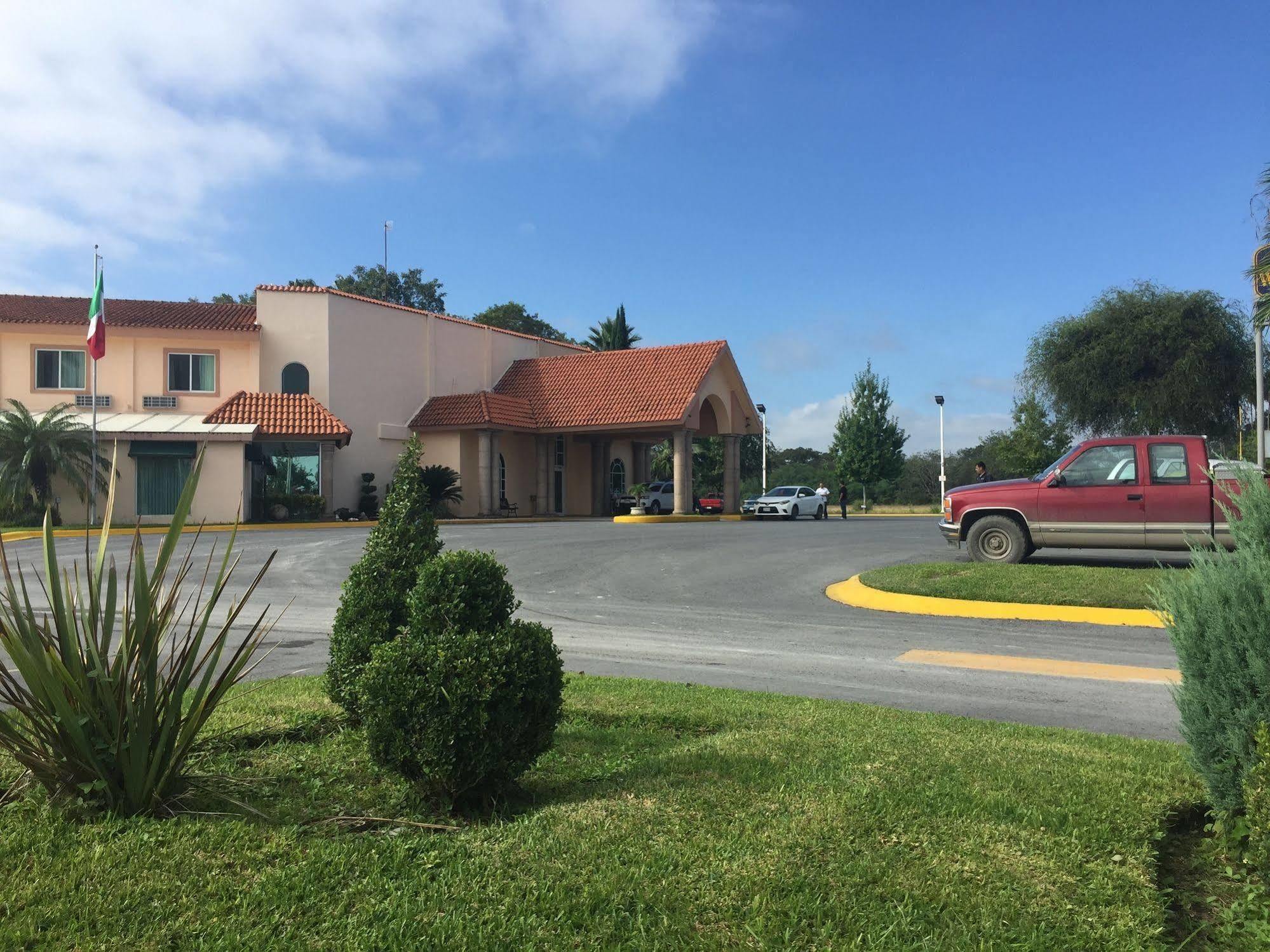 Montemorelos Best Western Bazarell Inn מראה חיצוני תמונה